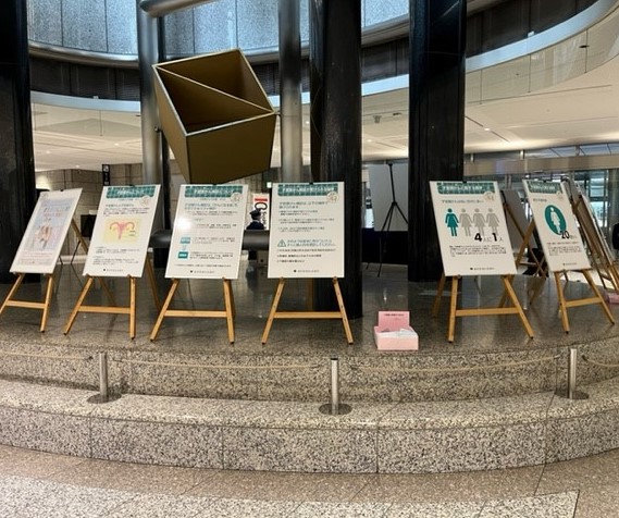 都庁舎パネル展の様子